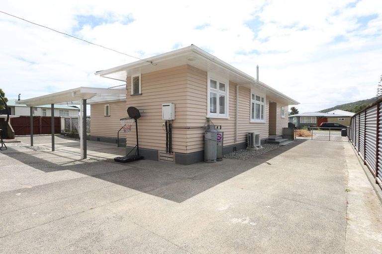 Photo of property in 72 Marlborough Street, Greymouth, 7805