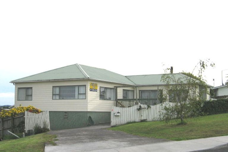 Photo of property in 3 Fitzherbert Avenue, West Harbour, Auckland, 0618