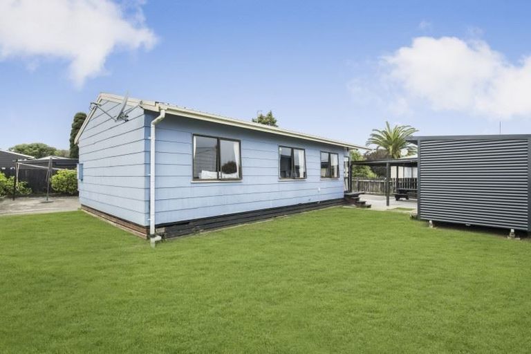 Photo of property in 2/10 Hatherley Place, Clendon Park, Auckland, 2103
