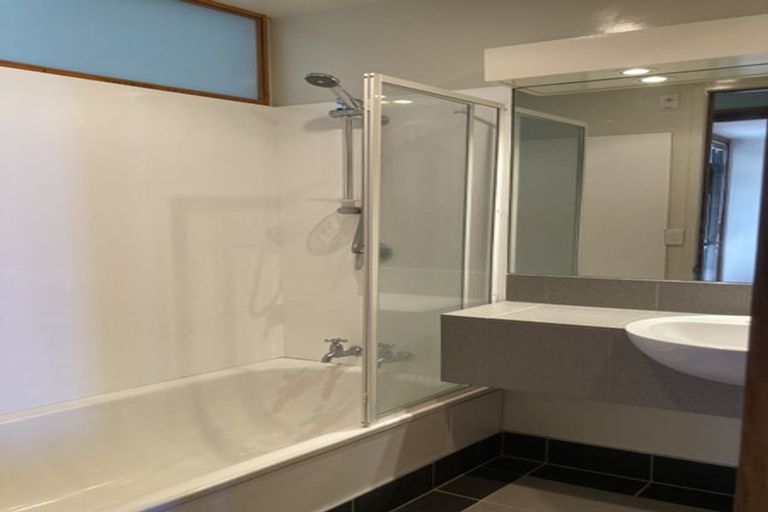 Photo of property in Pirie Street Townhouses, 28/35 Pirie Street, Mount Victoria, Wellington, 6011