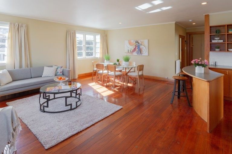 Photo of property in 1 Edge Hill, Mount Victoria, Wellington, 6011