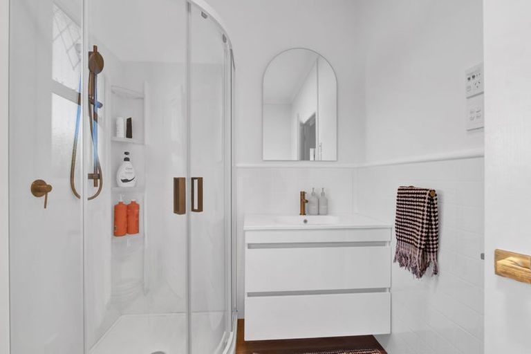 Photo of property in 11 Fantham Street, Hawera, 4610