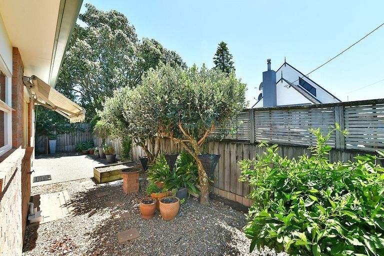 Photo of property in 15a Hatton Road, Orewa, 0931