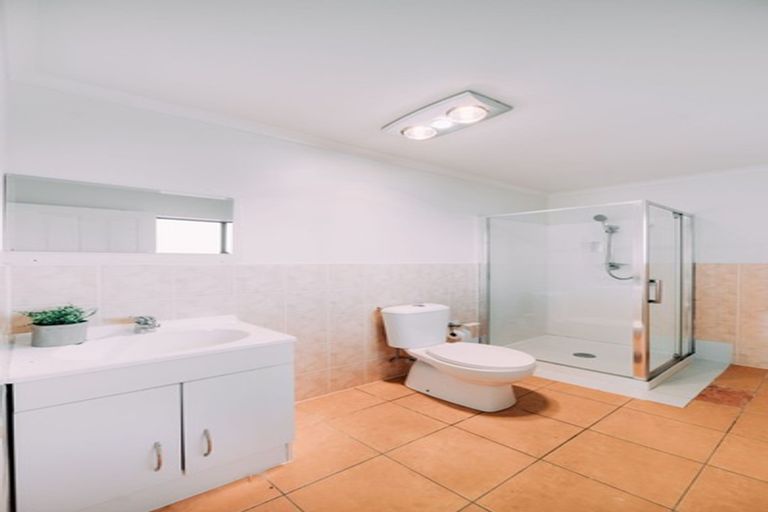 Photo of property in 4 Eloise Place, Clendon Park, Auckland, 2103