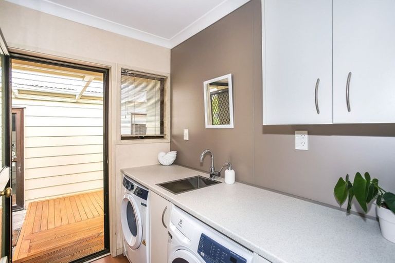 Photo of property in 8 Brockton Avenue, Conifer Grove, Takanini, 2112