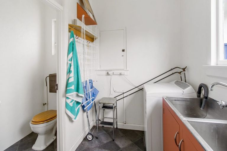 Photo of property in 98 Avenue Road, West End, Timaru, 7910