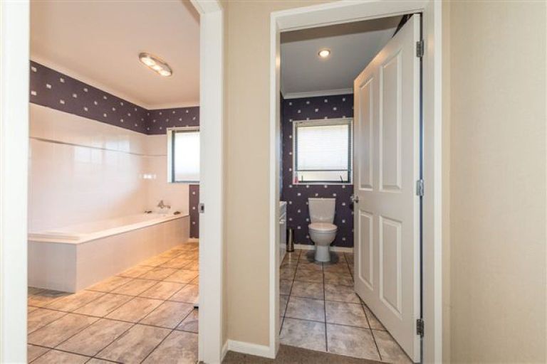 Photo of property in 44 Tennyson Avenue, Kelvin Grove, Palmerston North, 4414