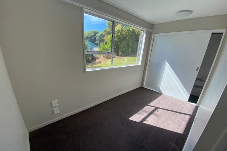 Photo of property in 1/14 Target Road, Totara Vale, Auckland, 0629
