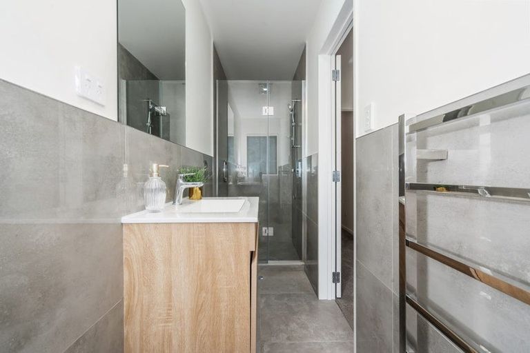 Photo of property in 16b Sheridan Drive, New Lynn, Auckland, 0600