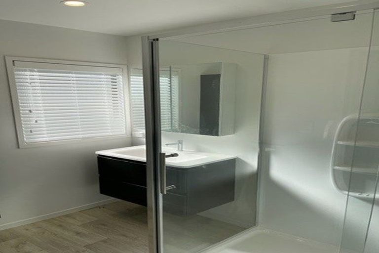 Photo of property in 6 Andros Place, Unsworth Heights, Auckland, 0632