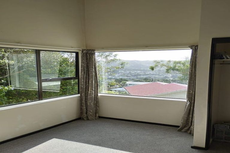 Photo of property in 19 Carluke Street, Paparangi, Wellington, 6037