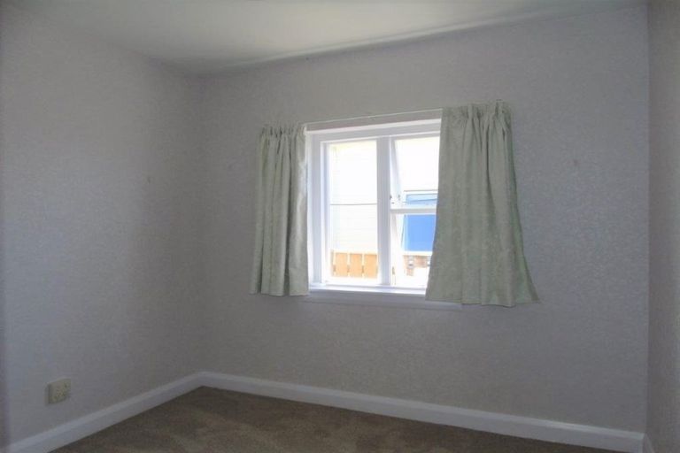 Photo of property in 77 Houghton Bay Road, Houghton Bay, Wellington, 6023