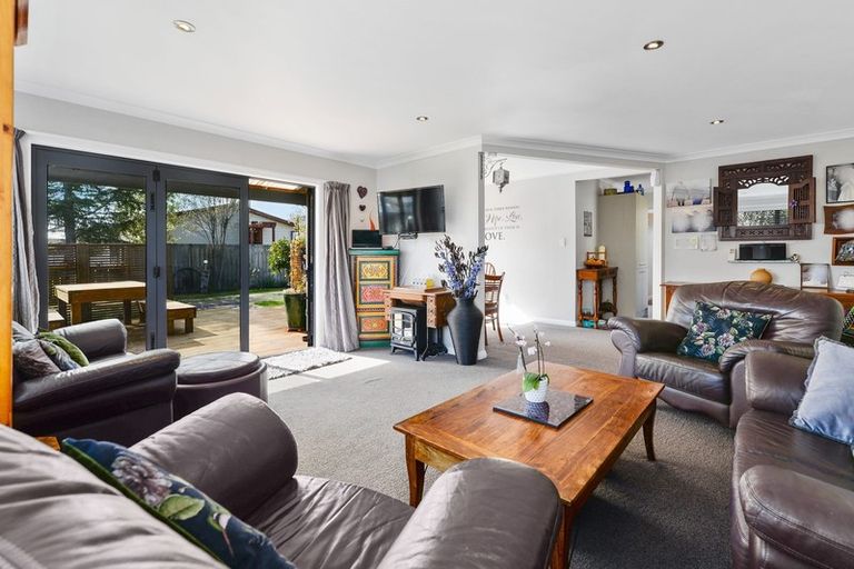 Photo of property in 32 Willow Avenue, Hannahs Bay, Rotorua, 3010