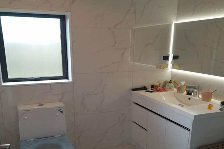 Photo of property in 1a Coletta Lane, Te Atatu South, Auckland, 0610