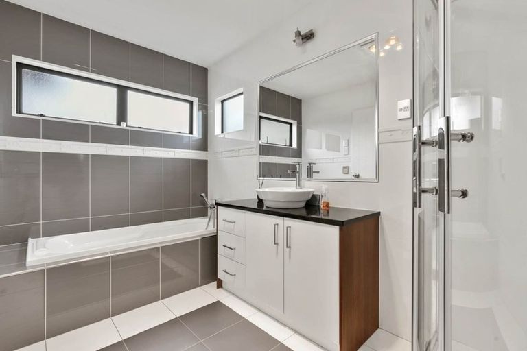 Photo of property in 28 Malahide Drive, Flat Bush, Auckland, 2019