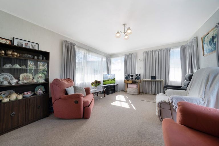 Photo of property in 23 Buscomb Avenue, Henderson, Auckland, 0610