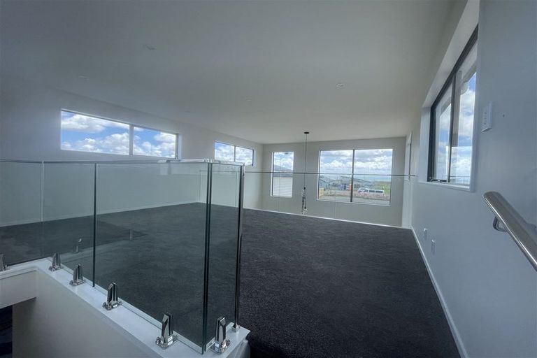 Photo of property in 8 Korowhiti Road, Clarks Beach, 2122