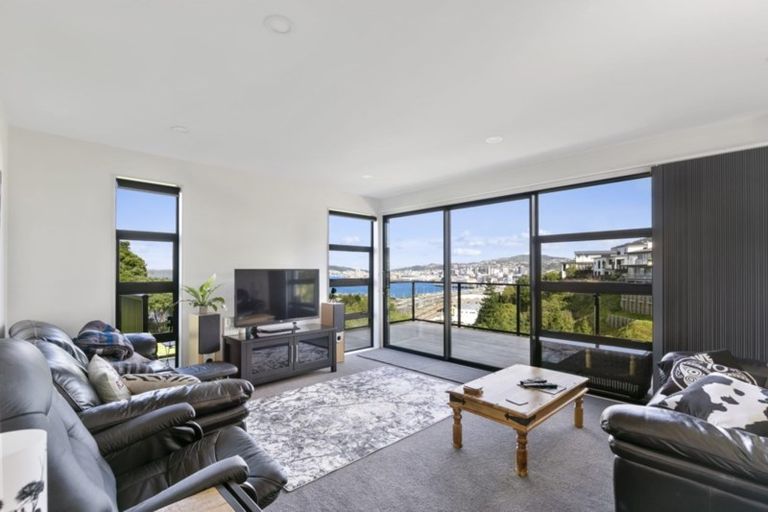 Photo of property in 6 Satchell Way, Kaiwharawhara, Wellington, 6035