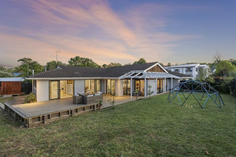 Photo of property in 1 Celina Place, Browns Bay, Auckland, 0630