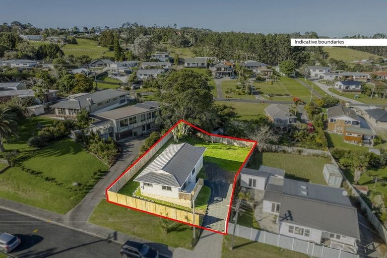 Photo of property in 18 St James Avenue, Helensville, 0800