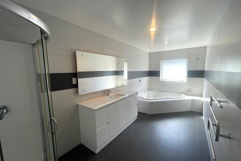 Photo of property in 14 Stamford Crescent, Flat Bush, Auckland, 2019