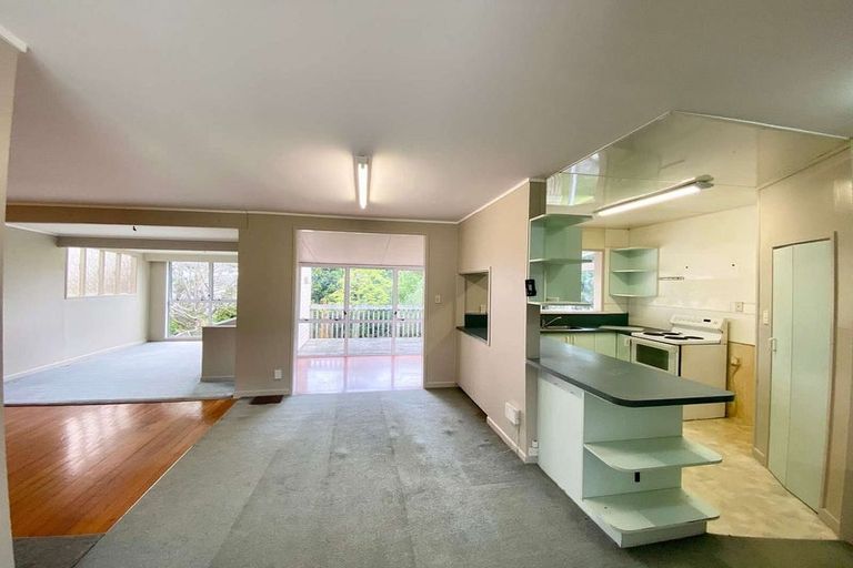 Photo of property in 35 Sunnyside Road, Sunnyvale, Auckland, 0612