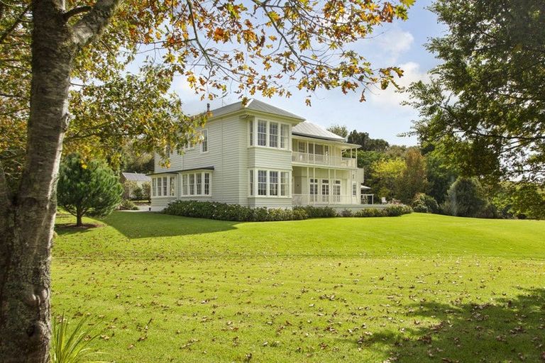 Photo of property in 26 Crosland Road, South Head, Helensville, 0874