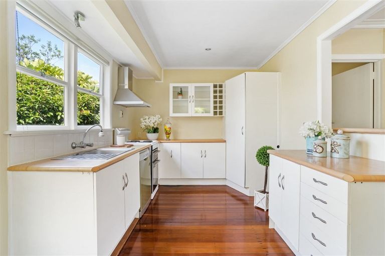 Photo of property in 1/33 Exmouth Road, Northcote, Auckland, 0627