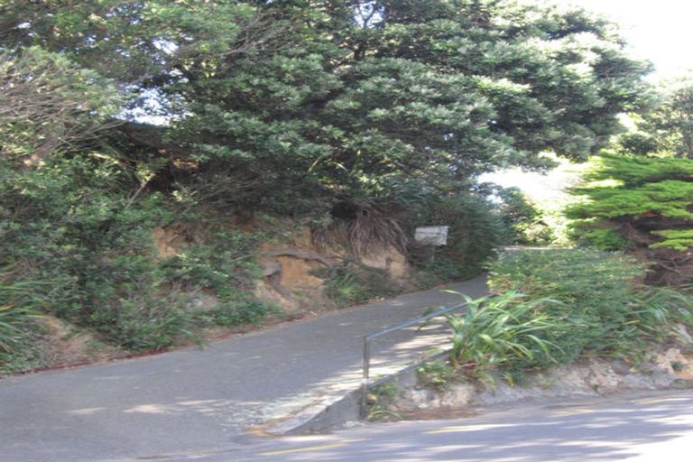 Photo of property in 68 Nevay Road, Karaka Bays, Wellington, 6022