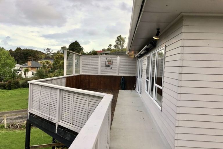 Photo of property in 100 Rosier Road, Glen Eden, Auckland, 0602