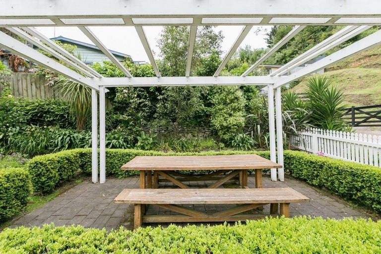 Photo of property in 8 Burke Street, Hospital Hill, Napier, 4110