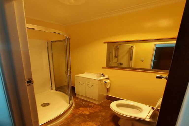 Photo of property in 4301 Great North Road, Glendene, Auckland, 0602