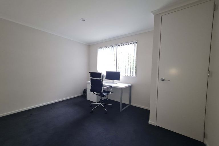 Photo of property in 54a Meadowood Drive, Unsworth Heights, Auckland, 0632