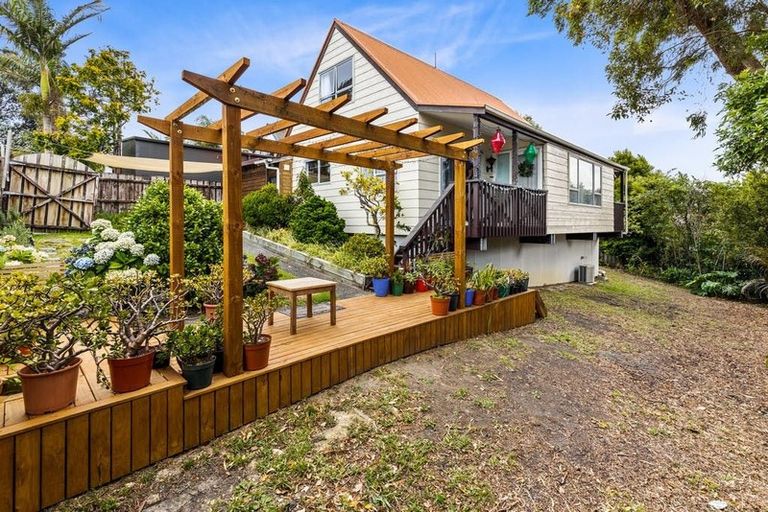Photo of property in 1/18 Lynn Road, Bayview, Auckland, 0629