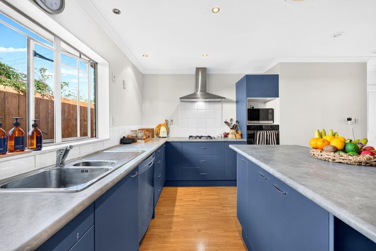 Photo of property in 3 Zefiro Drive, Massey, Auckland, 0614