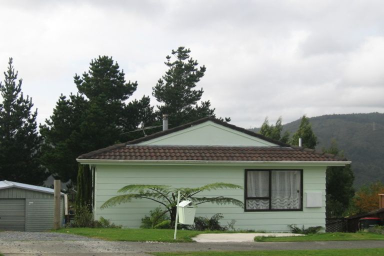 Photo of property in 5 Fenchurch Grove, Stokes Valley, Lower Hutt, 5019
