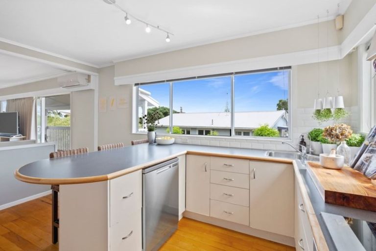 Photo of property in 72 Verbena Road, Birkdale, Auckland, 0626