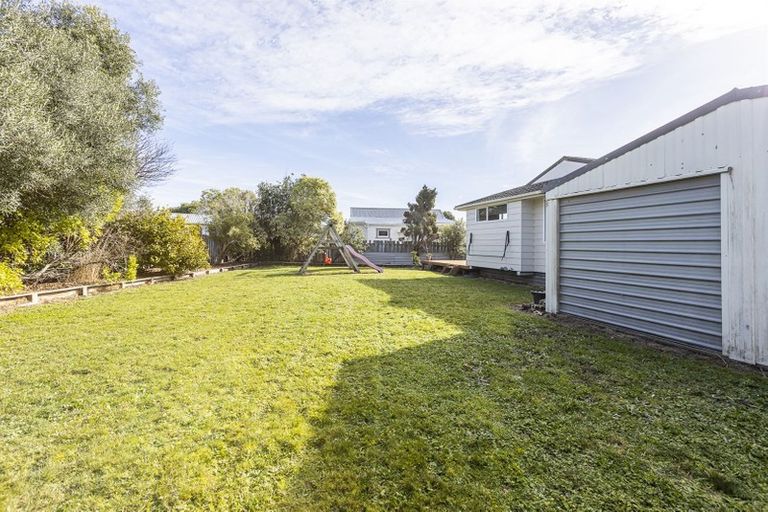 Photo of property in 16 Perrin Place, Kelvin Grove, Palmerston North, 4414