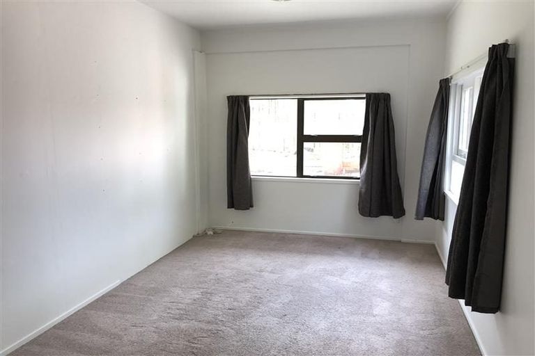 Photo of property in 5 Makepiece Place, Chatswood, Auckland, 0626