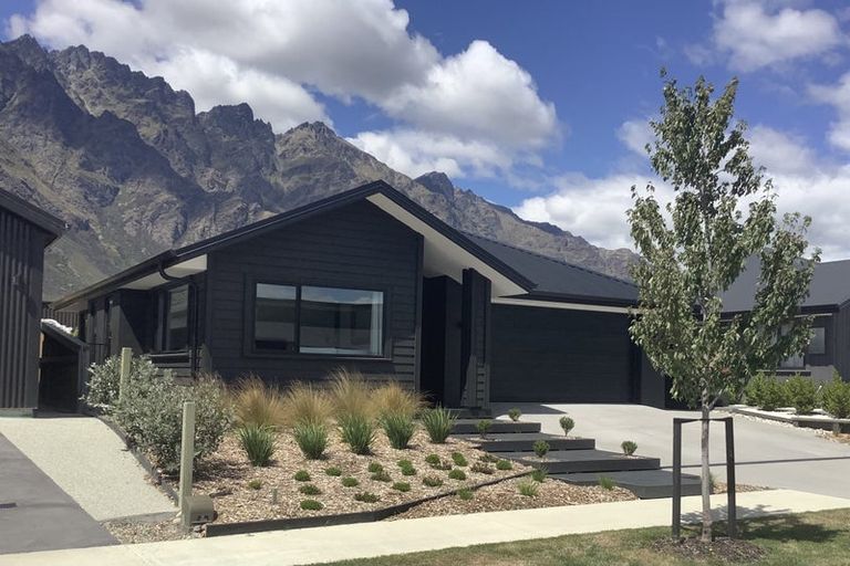 Photo of property in 13 Howden Drive, Jacks Point, 9371