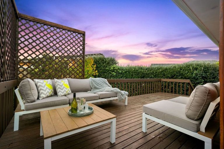 Photo of property in 3/163 Hobsonville Road, West Harbour, Auckland, 0618