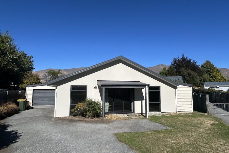 Photo of property in 13 Kowhai Drive, Wanaka, 9305