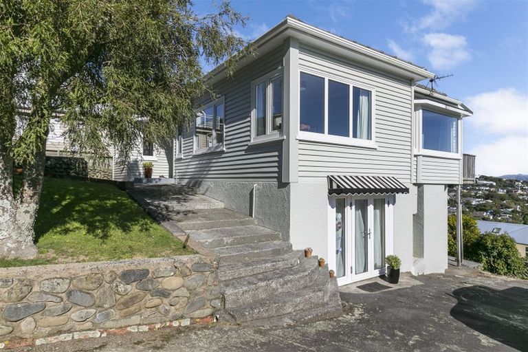 Photo of property in 9 Shortland Street, Khandallah, Wellington, 6035