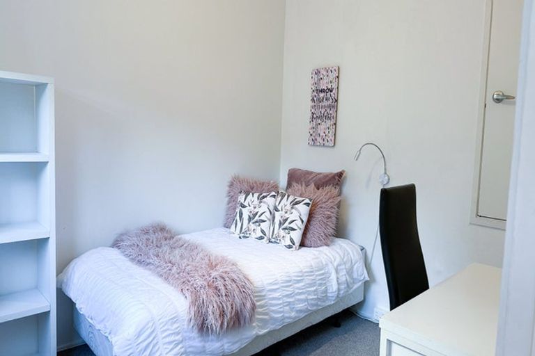 Photo of property in 4 Hiwihau Place, Glenfield, Auckland, 0629