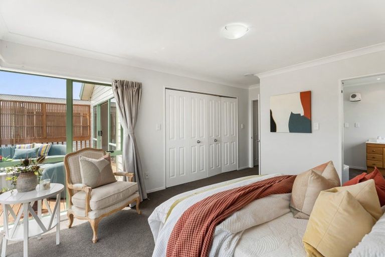 Photo of property in 9a Bradbury Road, Botany Downs, Auckland, 2010