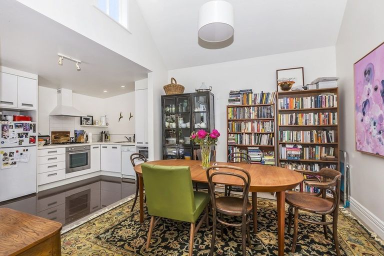 Photo of property in 5 Stafford Street, Mount Victoria, Wellington, 6011