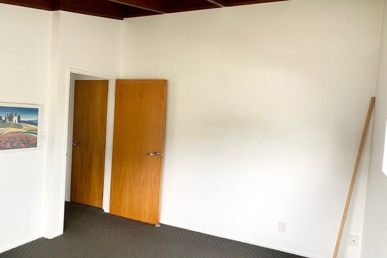 Photo of property in 2/1 Mayfair Crescent, Mairangi Bay, Auckland, 0630