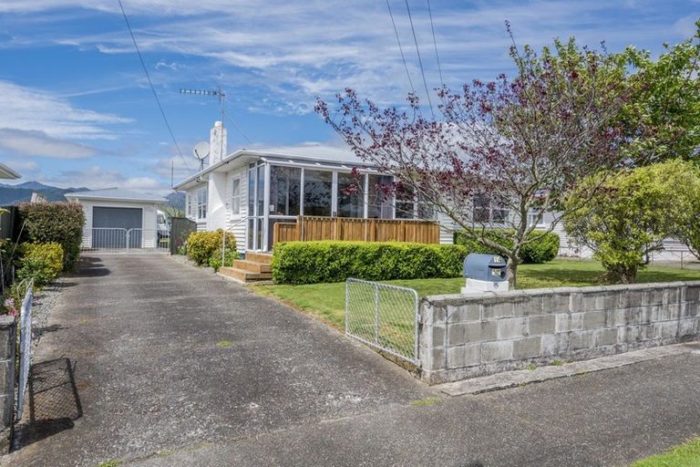 Photo of property in 14 Cobham Street, Levin, 5510