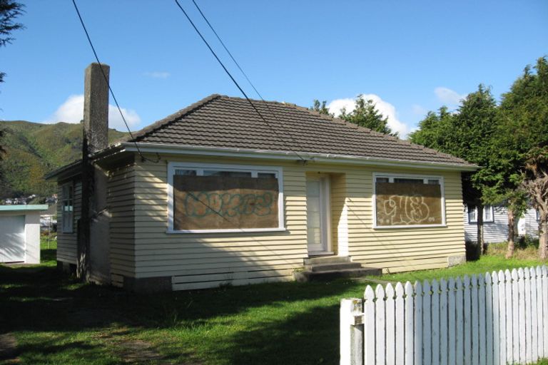 Photo of property in 62 Wellington Road, Wainuiomata, Lower Hutt, 5014