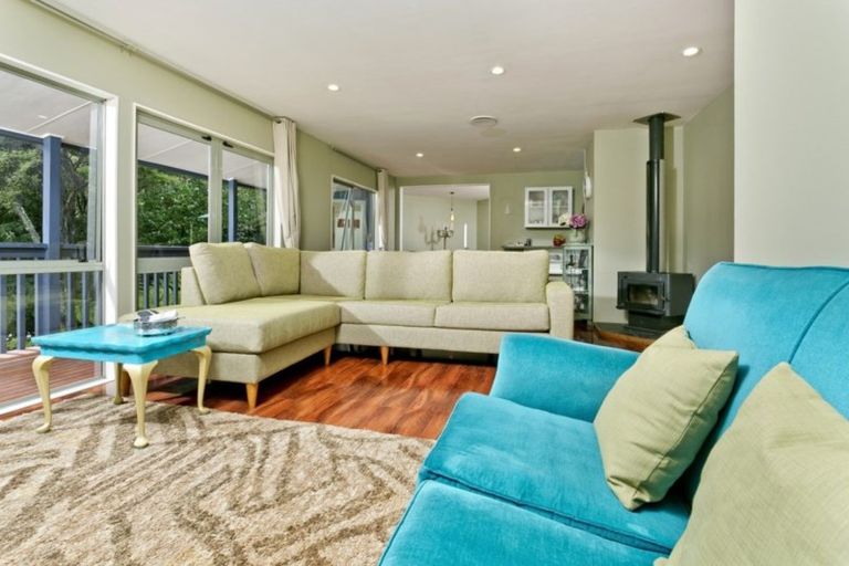 Photo of property in 3a Manon Crescent, Greenhithe, Auckland, 0632